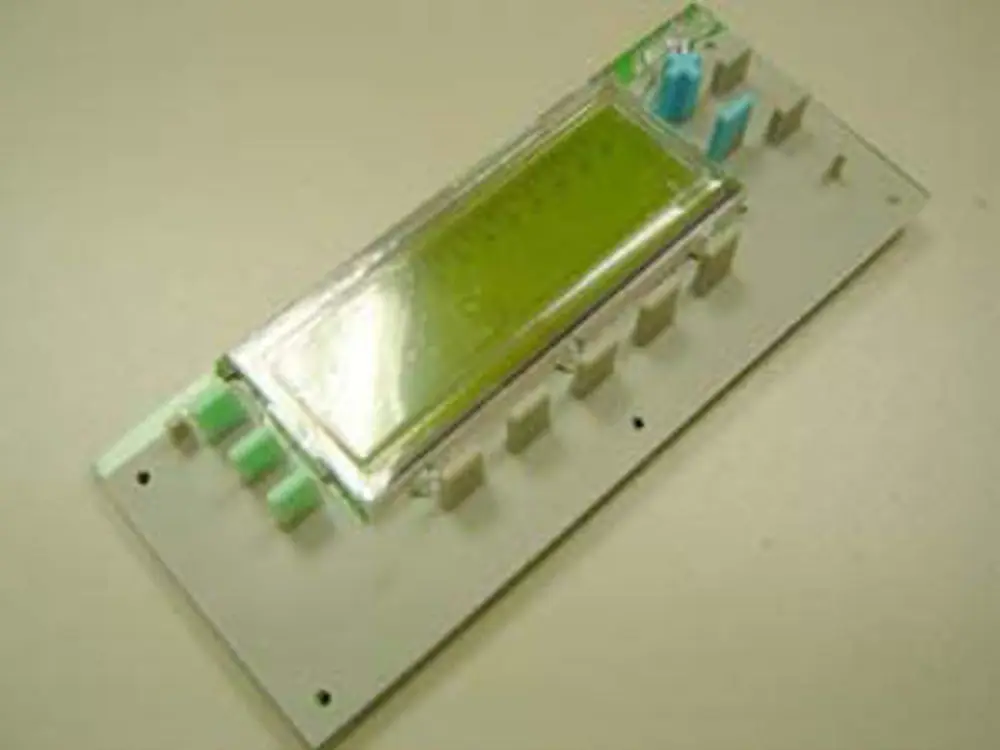 Platine mit Display und mehreren Tasten, vermutlich Teil eines Steuerungssystems, genutzt in Remeha-Produkten zur Anzeige von Informationen oder Einstellungen.